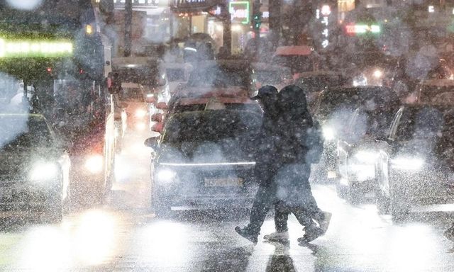 Hàn Quốc kích hoạt cảnh báo thảm họa do tuyết rơi dày đặc