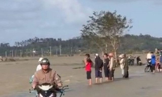 Rơi xuống ruộng nước chảy xiết khi đi hái cà phê, 2 mẹ con tử vong thương tâm