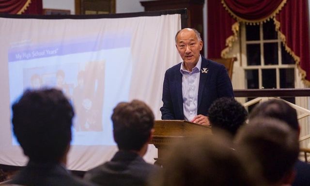 Giáo sư toán học đầu ngành bỏ ghế đại học danh giá để...làm thuê cho học trò cũ 24 tuổi