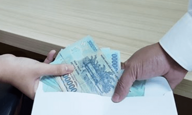 Điều tra vụ án hối lộ cán bộ để làm nhanh hồ sơ đất ở Ninh Bình