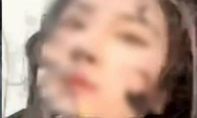 Nghi chồng ngoại tình với nhân viên bán xe hơi, người vợ đánh ghen bằng 