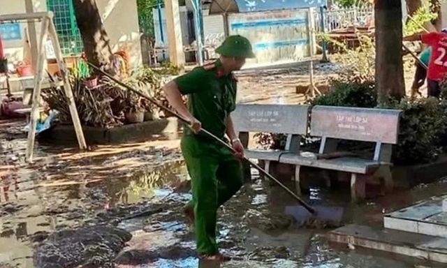 Xúc động lá thư ngỏ xin sách giáo khoa cũ của thầy hiệu trưởng vùng lũ