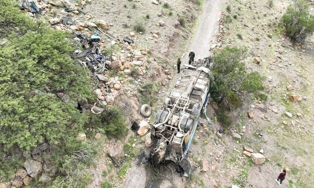 Xe buýt mất lái lao xuống vực, 8 người tử vong thương tâm tại Bolivia