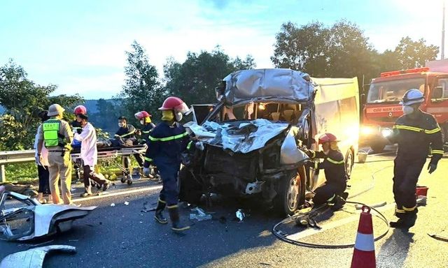 Hiện trường vụ tai nạn trên cao tốc Đà Nẵng - Quảng Ngãi, 3 người tử vong