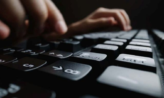 Bị bắt vào ổ lừa đảo, người đàn ông được thả vì... không biết dùng máy tính