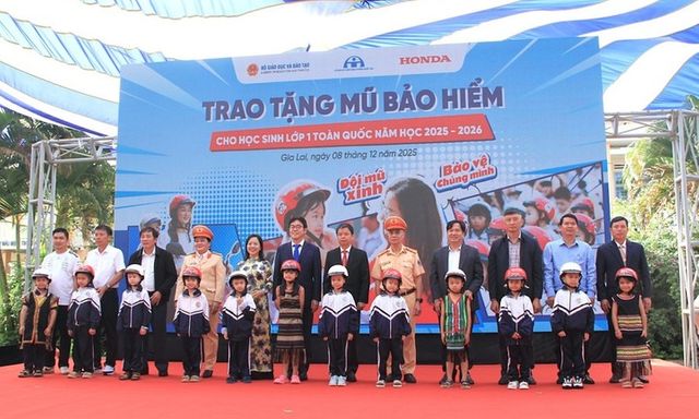 Phát động chương trình tặng mũ bảo hiểm cho học sinh lớp 1 khu vực Tây Nguyên