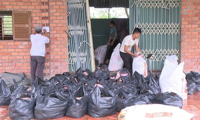 Phát hiện hơn 2.000 kg vịt chết bốc mùi hôi thối tại cơ sở kinh doanh ở TP.HCM