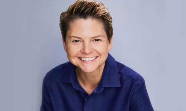 Đang băng qua đường, nữ diễn viên Wenne Alton Davis bị xe tông tử vong thương tâm