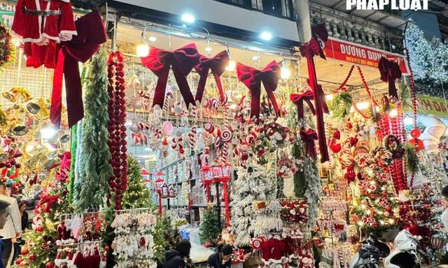 Thị trường đồ trang trí Noel: Ít nhộn nhịp hơn nhưng sức mua vẫn ổn định