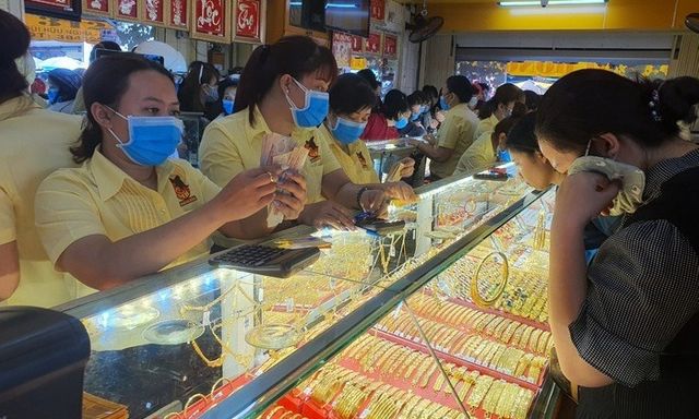 Giá vàng hôm nay (15/12): Giá vàng SJC gần 157 triệu đồng/lượng 