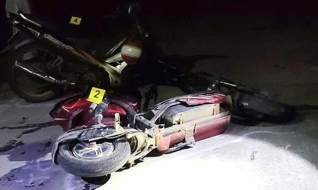 Tin tức tai nạn giao thông mới nhất ngày 16/12: Xe máy va chạm xe đạp điện, 2 người thương vong