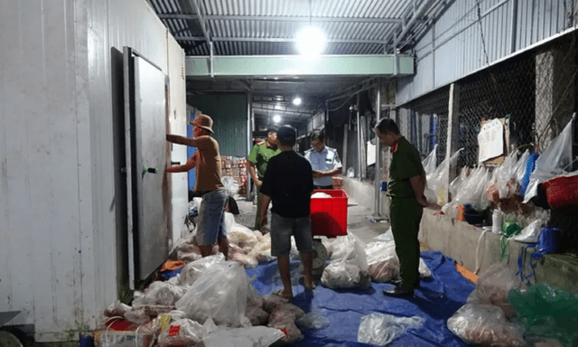 Tây Ninh: Phát hiện hơn 15 tấn thịt, nội tạng động vật không rõ nguồn gốc tại một hộ kinh doanh