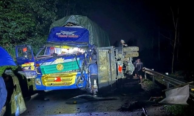 Tin tức tai nạn giao thông mới nhất ngày 17/12: Hai xe tải va chạm trên Quốc lộ, một người bị thương