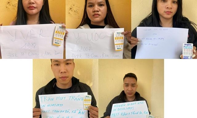 Phát hiện công an, 5 đối tượng đang 