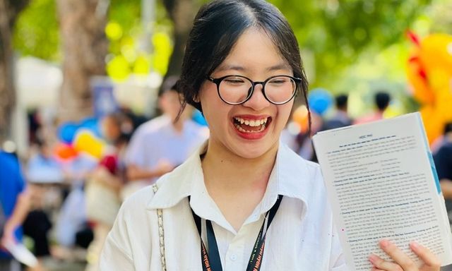 Bộ GD&ĐT đề xuất giảm giá vé tàu điện, phà cho học sinh, sinh viên