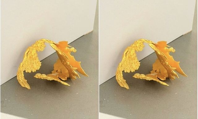 Clip: Bé trai làm rơi vương miện trị giá 8,4 tỷ đồng, bố mẹ 