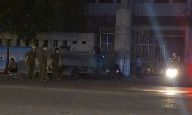 Sập giàn giáo tại Nhà thi đấu Phú Thọ, 1 người tử vong