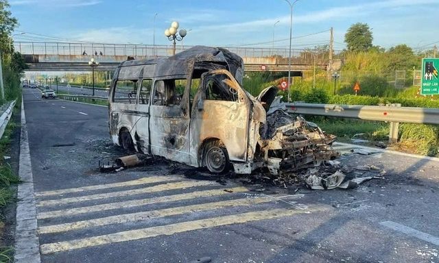 Tin tức tai nạn giao thông mới nhất ngày 19/12: Ô tô tải đâm ô tô con gây tai nạn liên hoàn