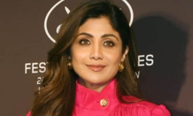 Luật sư lên tiếng về thông tin nữ diễn viên nổi tiếng Shilpa Shetty bị khám xét nhà