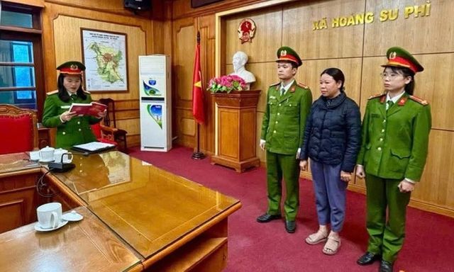 Khởi tố một Phó Giám đốc Trung tâm hành chính công xã ở Tuyên Quang
