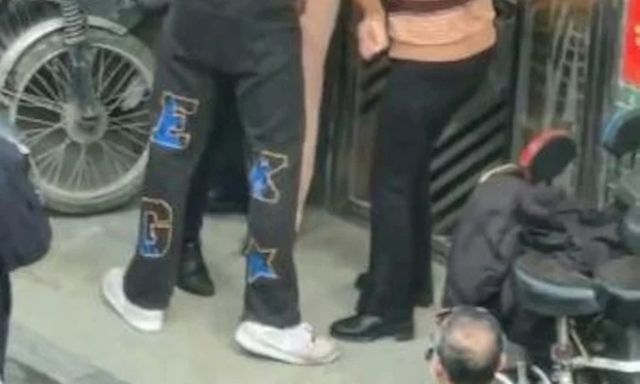 Mẹ và con trai bắt quả tang bố ngoại tình, danh tính 