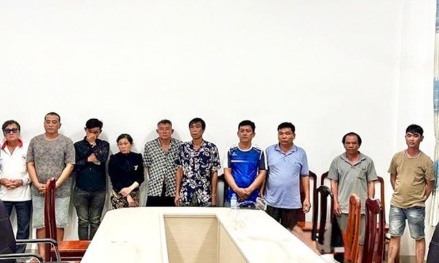 Tin pháp luật nổi bật 24h qua: Bắt quả tang 14 người 