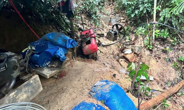 Bắt quả tang nhóm đối tượng lên rừng núi hẻo lánh ở Đà Nẵng dựng lán, đào vàng trái phép