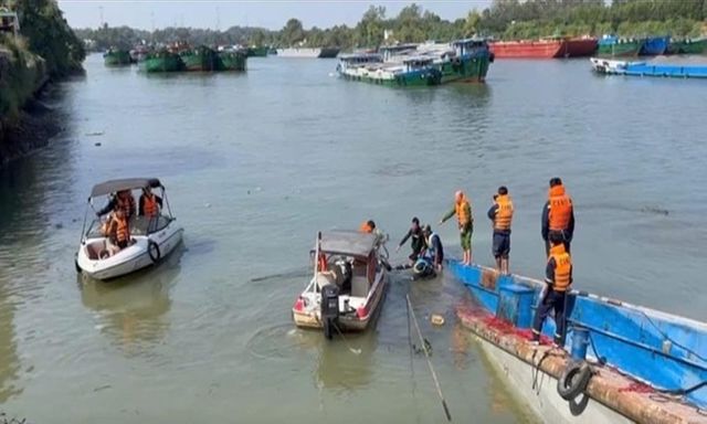 Chìm tàu chở đá trên sông Đồng Nai, một người tử vong thương tâm