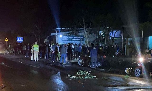 Tin tức tai nạn giao thông mới nhất ngày 25/12: Hai xe máy va chạm trong đêm, 3 người thương vong