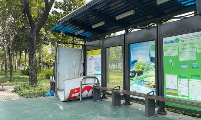 Xác minh danh tính nam thanh niên tử vong ở trạm xe buýt tại TP.HCM