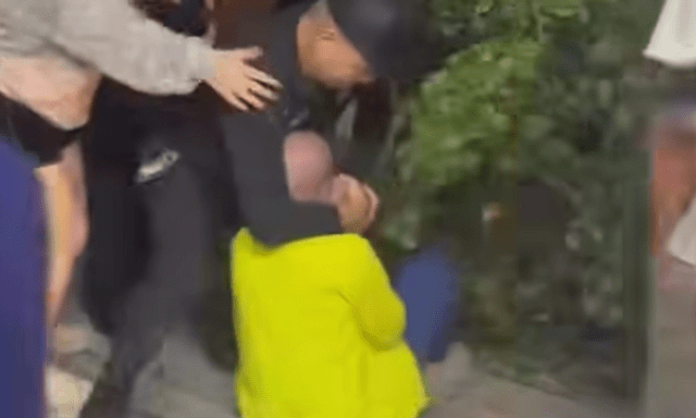 Công an xác minh clip bảo vệ chung cư ở Hà Nội bị tố đánh hội đồng một người đàn ông