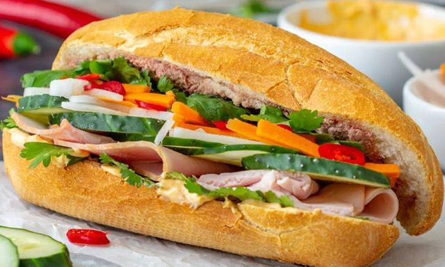 Liên tiếp xảy ra các vụ ngộ độc bánh mì: Chuyên gia chỉ ra “điểm mù” an toàn thực phẩm từ món ăn quen thuộc
