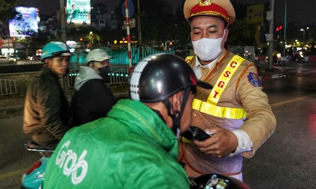 Hà Nội: Kiểm tra nồng độ cồn cuối tuần, xử lý 111 trường hợp vi phạm