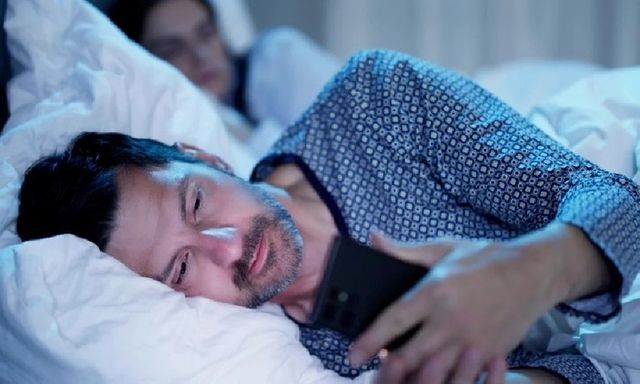 Ly hôn vì chồng mải mê 