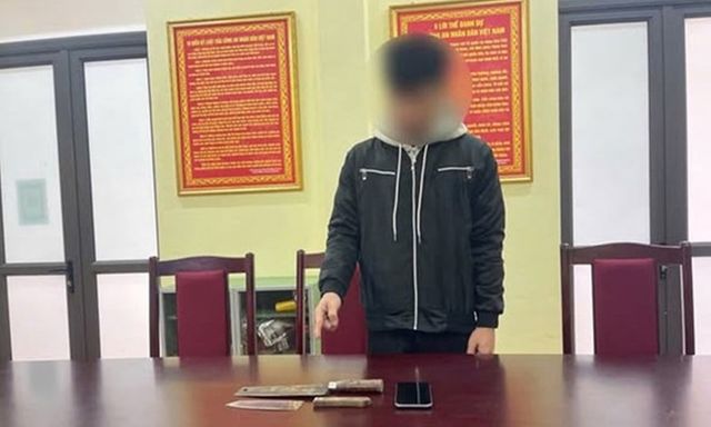 Khởi tố, cấm đi khỏi nơi cư trú với học sinh lớp 12 cướp iPhone 11, lấy tiền chơi bi-a