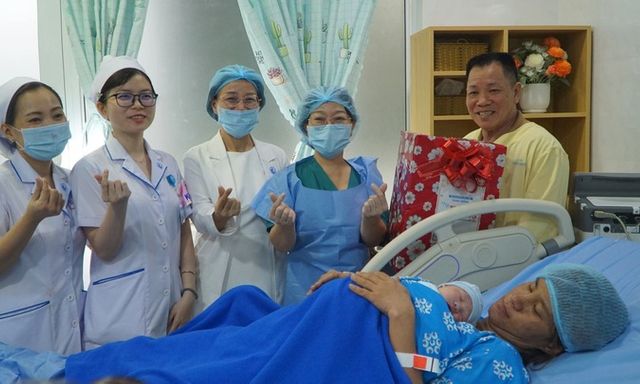 Vỡ òa hạnh phúc đón những 