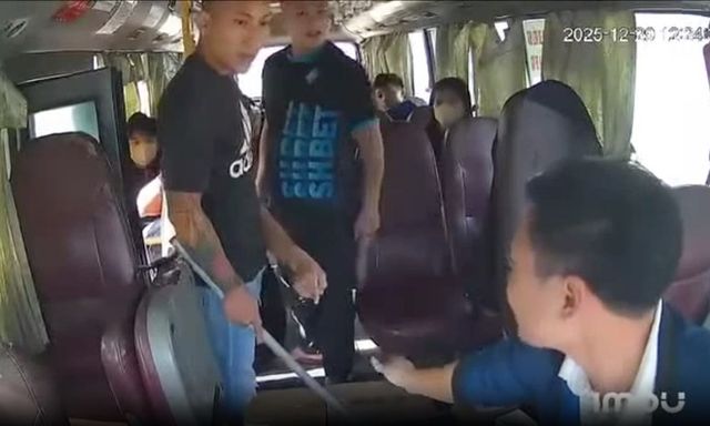 Triệu tập nhóm người mang tuýp sắt hành hung nhân viên xe buýt ở Nghệ An