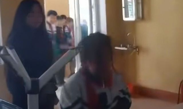 Nữ sinh lớp 6 bị bạn đánh tới tấp trong giờ nghỉ trưa ở Lào Cai, UBND xã báo cáo gì?