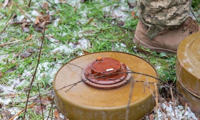 Ukraine tuyên bố phanh phui đường dây cung cấp cho quân đội mìn kém chất lượng 