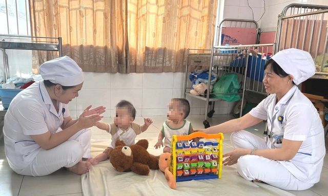 Tin tức thời sự 24h: TP.HCM làm giấy khai sinh cho 9 trẻ bị bỏ rơi 