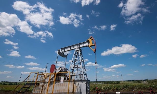 Giá xăng dầu hôm nay (12/1): Dầu thô thế giới tăng dữ dội