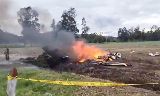 Clip: Hiện trường vụ rơi máy bay kinh hoàng, nam ca sĩ nổi tiếng cùng toàn bộ người trên khoang thiệt mạng