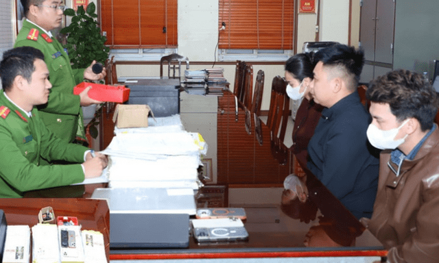 Tạm giữ nhóm đối tượng làm giả con dấu, tài liệu của cơ quan, tổ chức