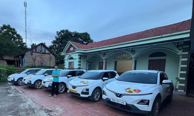 Đầu tư 3 chiếc VF 5 và 1 chiếc Limo Green chạy dịch vụ, chủ xe khẳng định: “Xe điện giúp giữ lại gần như 100% doanh thu”