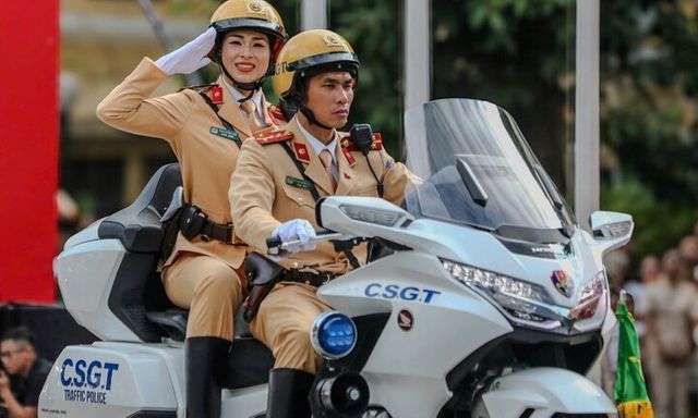 Công an Hà Nội diễn tập phương án dẫn đoàn, xếp xe phục vụ Đại hội XIV của Đảng