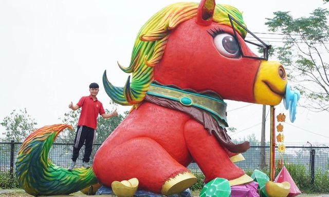 Chiêm ngưỡng ngựa khổng lồ 