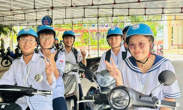 Trường học ở Hải Phòng khen 10 học sinh đi học sớm bất ngờ thu hút 1,1 triệu người xem