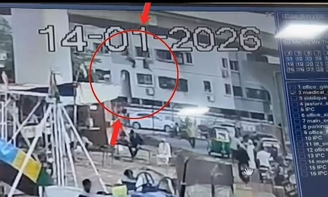 Xe máy bất ngờ lao khỏi cầu do vướng dây diều, 3 người trong một gia đình Ấn Độ tử vong thương tâm