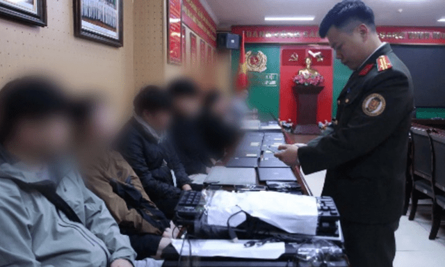 Đột kích căn biệt thự trong đêm, phát hiện nhóm người nước ngoài hoạt động lừa đảo qua mạng