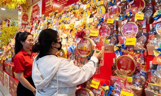 Sôi động thị trường giỏ quà Tết 2026, phân khúc bình dân được ưa chuộng